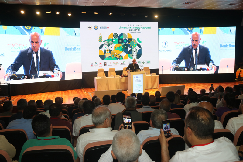 Bakan Kirişçi, çiftçilerle bir araya geldi