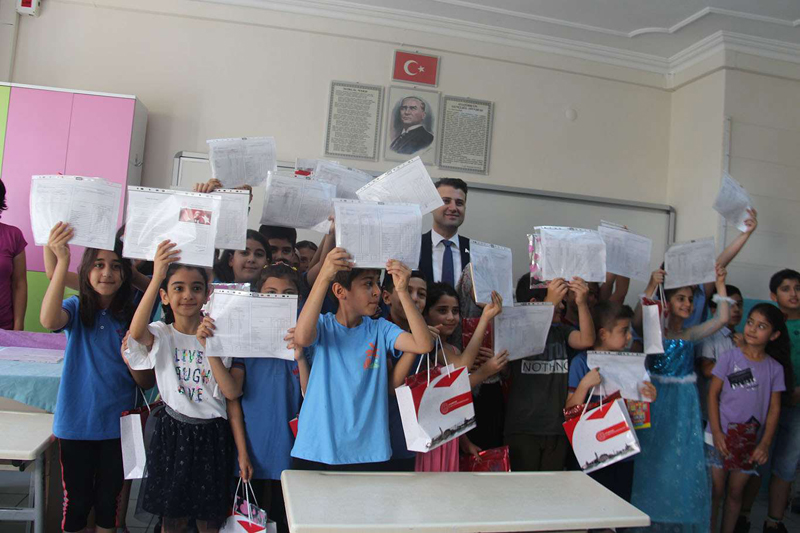 Diyarbakır'da 470 bin öğrenci karne sevinci yaşadı: Diyarbakır'ın geleceğinden umutluyuz