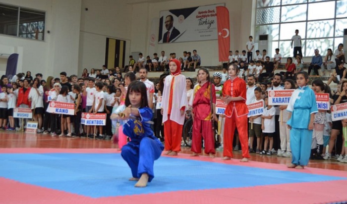 Diyarbakır'da 36 branşta faaliyet yürütecek spor okulları açıldı