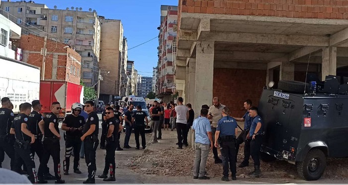 Diyarbakır'da yine husumet, yine kavga; Biri kadın, 2 yaralı