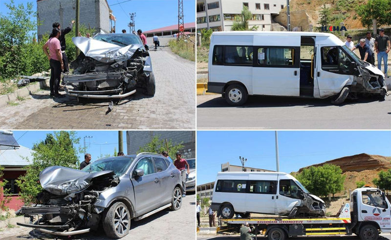 VİDEO HABER - Yolcu minibüsü ile otomobil kafa kafaya çarpıştı