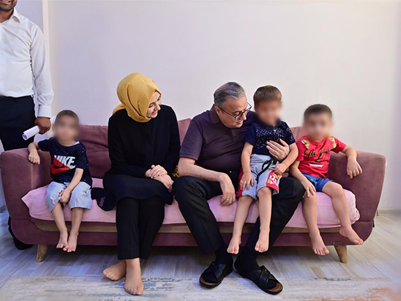 Su ailesinden Ayşe Hafsa Sultan Çocuk Evleri Sitesi’ne ziyaret