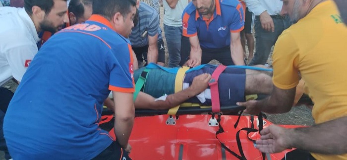 Diyarbakır’da kayalıklardan düşen vatandaşı AFAD ekibi kurtardı