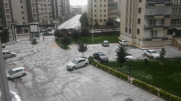 Meteoroloji'den sağanak uyarısı: Diyarbakır’da dolu yağdı