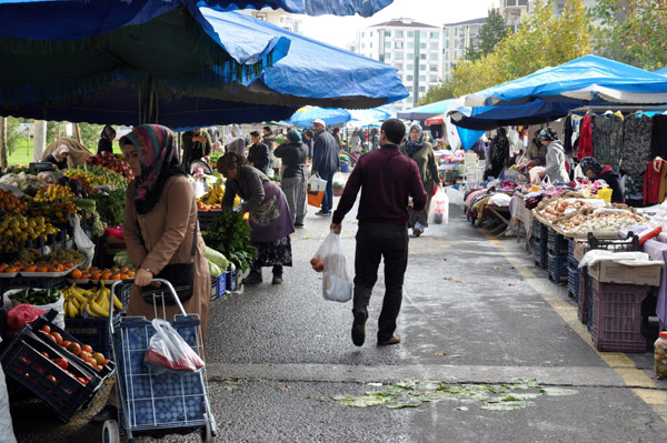 Video Haber: Pazarcılar satıştan, vatandaşlar fiyatlardan şikayetçi
