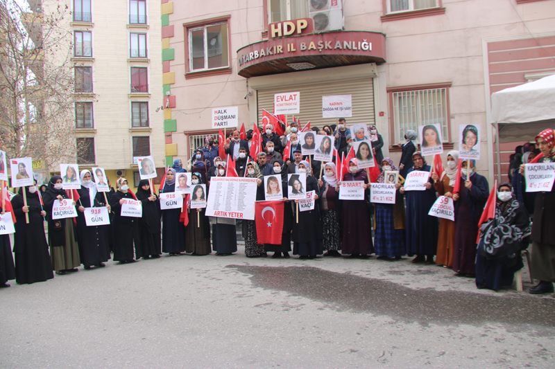 Evlat nöbetindeki ailelerin eylemi bin 54'üncü gününde
