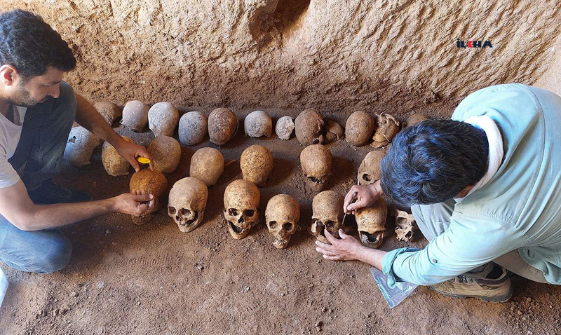 VİDEO HABER - Kaçak kazı sırasında onlarca insan iskeleti ortaya çıktı