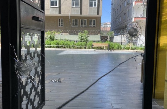 Diyarbakır’da sivil toplum örgütlerinin bulunduğu iş merkezine silahlı saldırı
