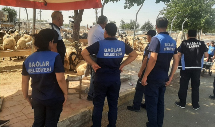 Diyarbakır’daki  kaçak hayvan pazarı yıkıldı