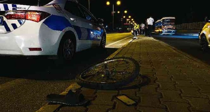 Diyarbakır'da otomobilin çarptığı bisiklet sürücüsü ağır yaralandı