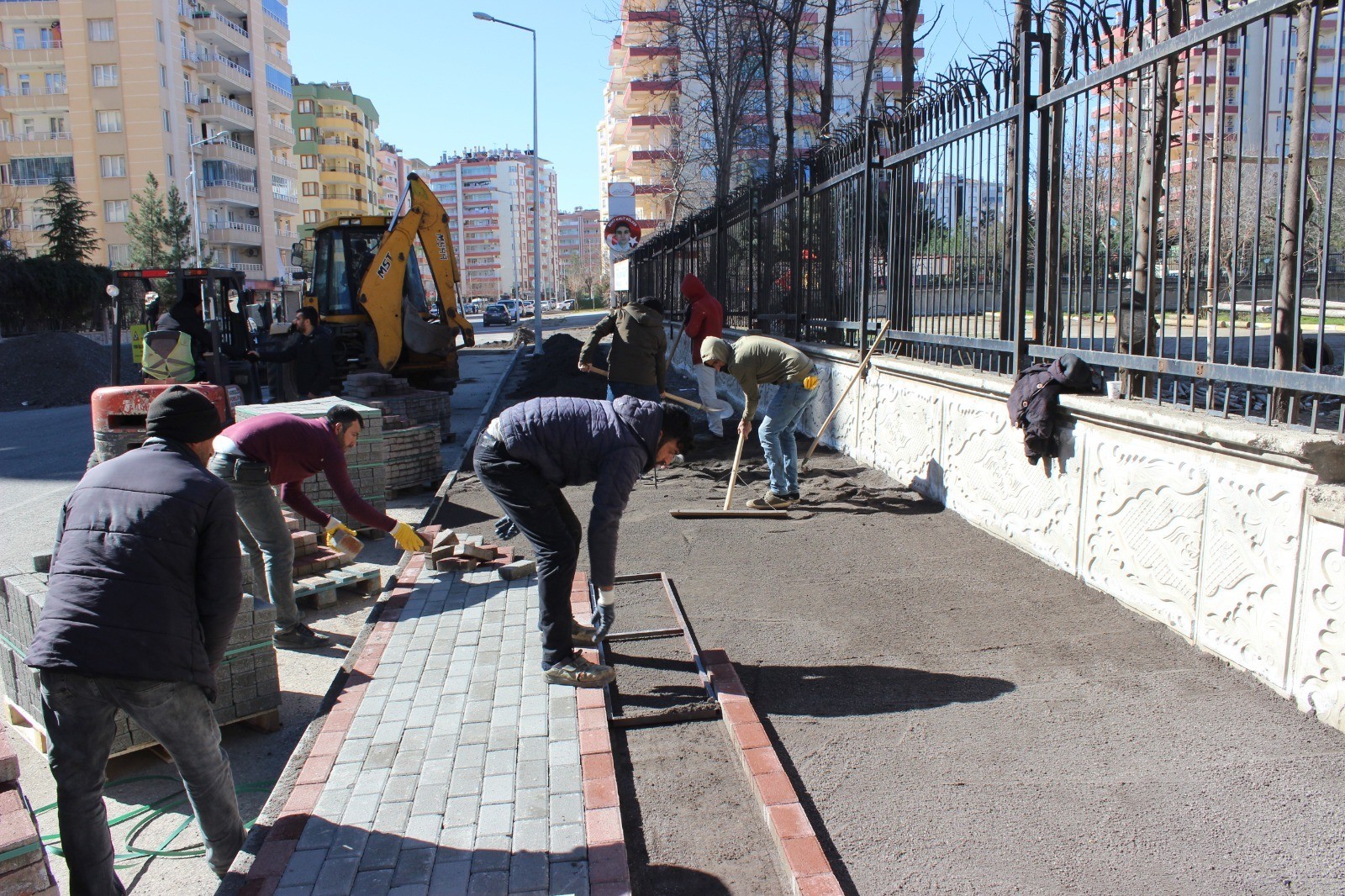 Köy İçi ve Köy Yolu Parke Yapım İş Yapılacaktır