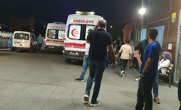 Diyarbakır'da husumetli aileler kavga etti: 8 yaralı