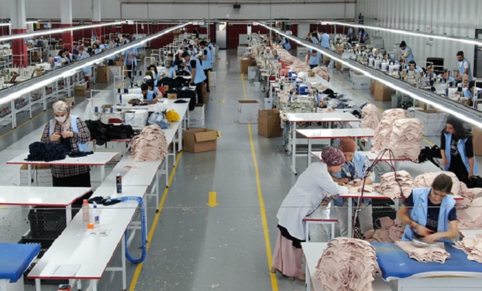 Video Haber: Ürettiği elbiseleri 20 ülkeye ihraç ediyor