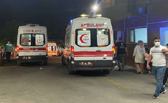 Diyarbakır’da bir erkek eşini bıçakla yaraladı