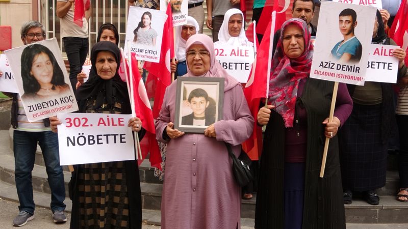 Diyarbakır'da Evlat Nöbeti’ndeki 37 aile çocuklarına kavuştu