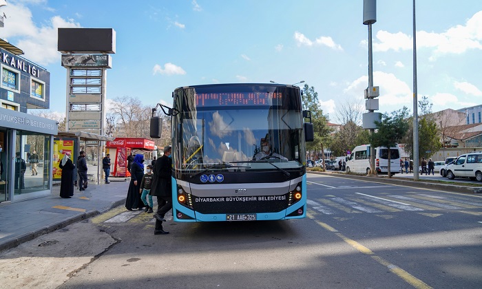 Diyarbakır'da artan talepler sonrası gece çalışan belediye otobüslerinin sayısı arttırıldı