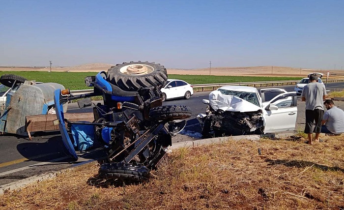 Video Haber; Traktör ve otomobil çarpıştı: 3 yaralı