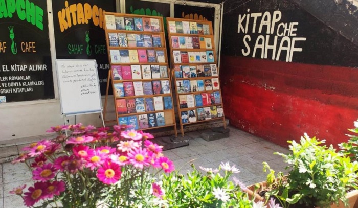 Diyarbakır'da 'askıda kitap' projesi devam ediyor