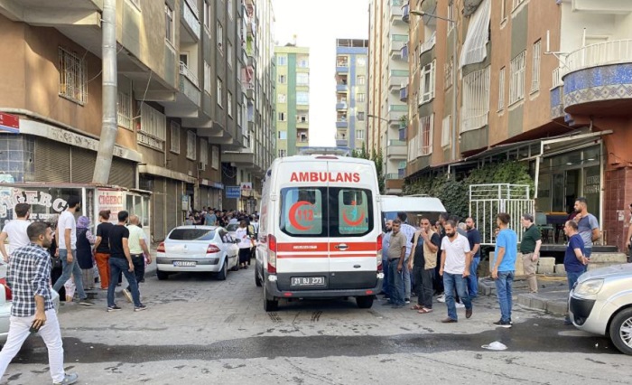 Diyarbakır'da 4. kattan düşen kız çocuğu ağır yaralandı