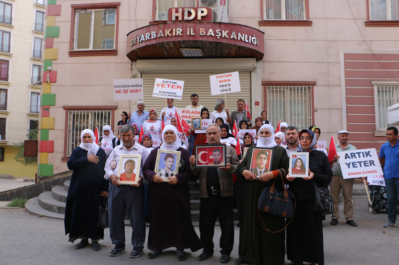 Evlat nöbetine 5 aile daha katıldı!