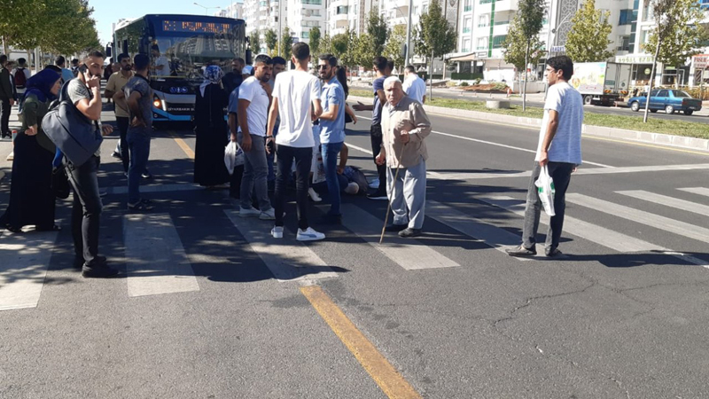 Belediye otobüsü bu kez yaşlı adama çarptı