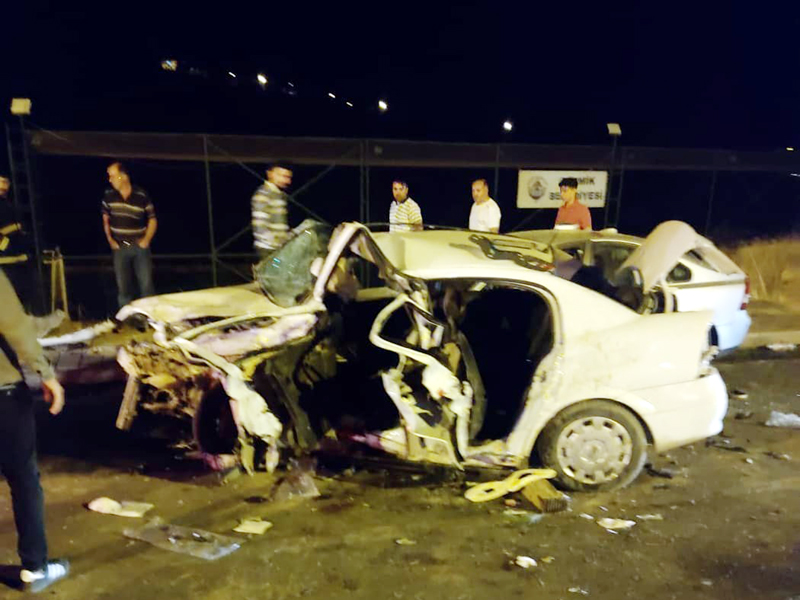 Diyarbakır'da feci kaza: 3 ölü, 8 yaralı