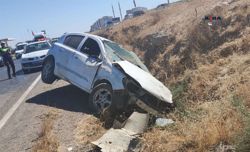 VİDEO HABER - Bismil-Diyarbakır yolunda araç şarampole devrildi: 4 yaralı