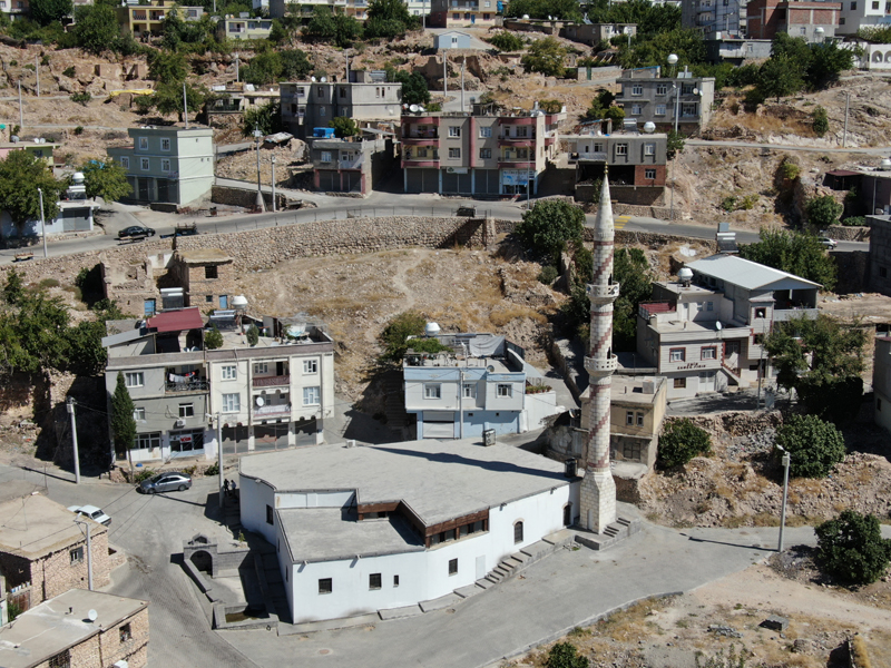 Diyarbakır’da 1300 yıllık cami zamana direniyor!