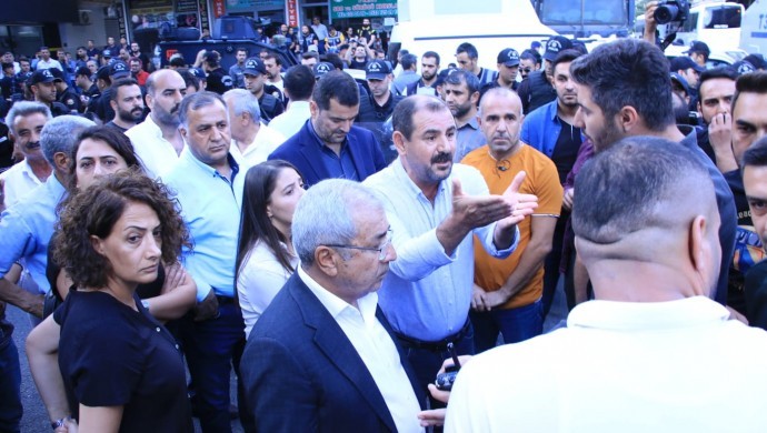 Diyarbakır'daki protestoda gözaltına alınan 35 kişi serbest