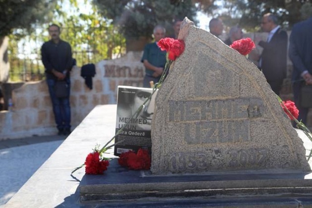 Mehmed Uzun mezarı başında anıldı
