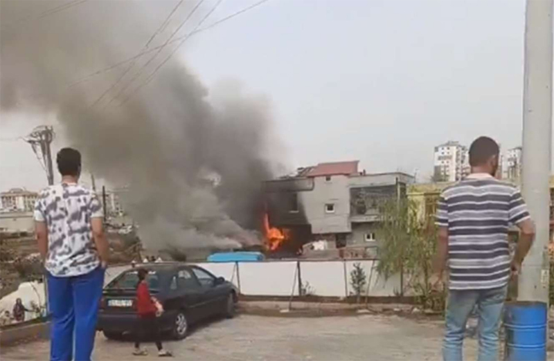 VİDEO HABER - Diyarbakır'da ağıl yangınında 3 inek telef oldu