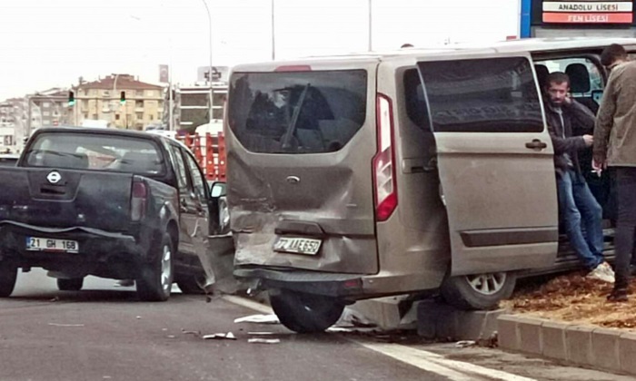 Diyarbakır'da maddi hasarlı kaza