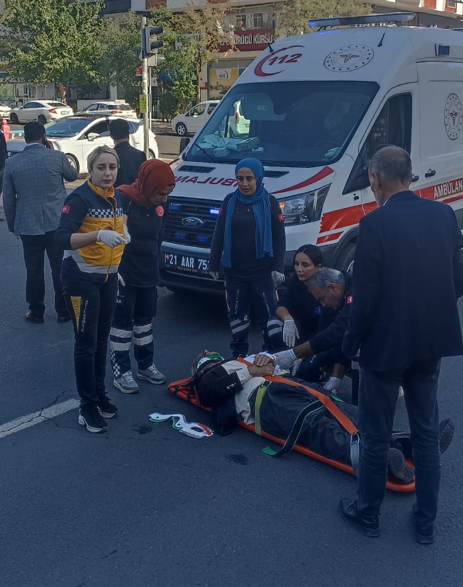 Diyarbakır’da aracın çarptığı yaşlı adam ağır yaralandı