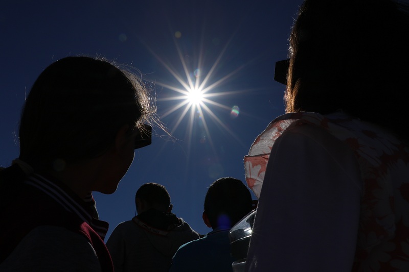 Diyarbakırlı çocuklar, güneş tutulmasını Zerzevan’da izledi