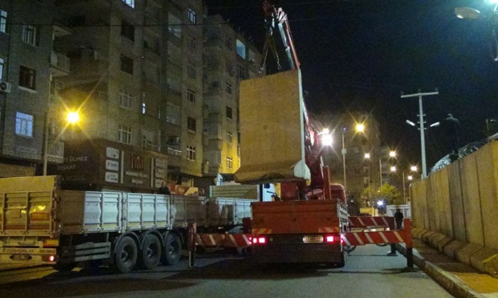 Diyarbakır E Tipi Cezaevi etrafındaki bloklar kaldırılıyor