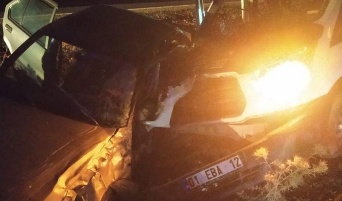 Diyarbakır'da çarpışan iki araç şarampole yuvarlandı: 2 yaralı