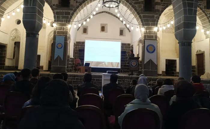 Diyarbakır'da "İslam Dünyasında Matematik Tarihi" anlatıldı