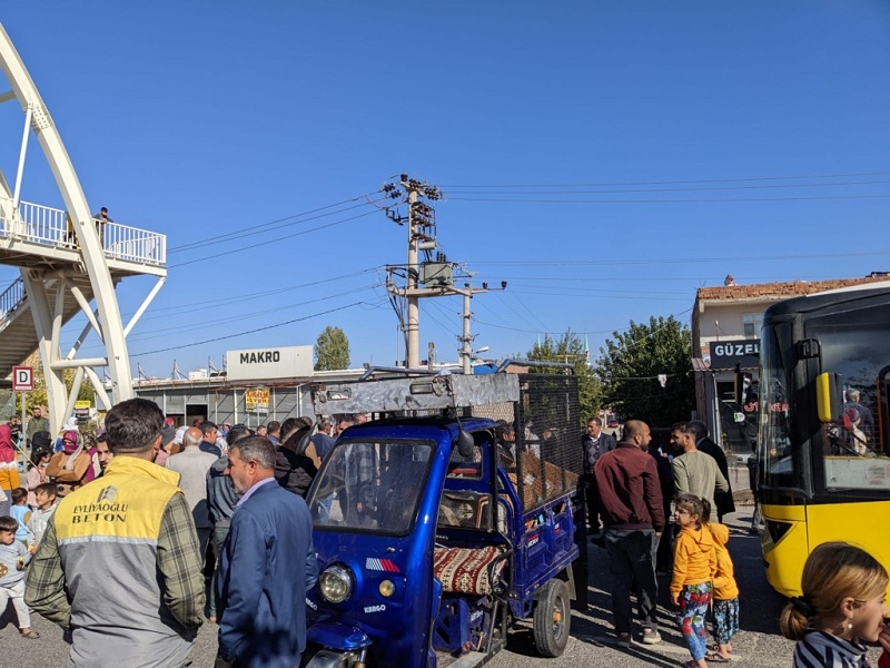 Fabrika Mahallesi sakinleri Elazığ-Diyarbakır Yolunu trafiğe kapattı