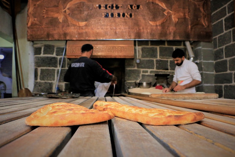 Bu fırında 1865 yılından beri ‘Diyarbakır ekmeği’ üretiliyor!