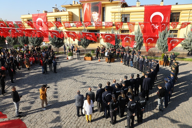 Atatürk'ün Diyarbakır’a gelişinin 85. yıldönümü temsili karşılama ile kutlandı