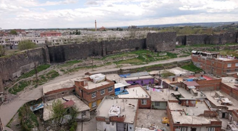 Veysi Ülgen Yazdı; Ve gözlerinde derince akan hüzne takılıydı