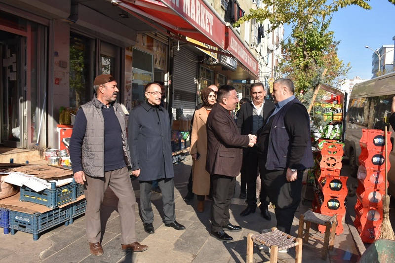 Bağlar Belediye Başkanı Hüseyin Beyoğlu, esnafla buluştu