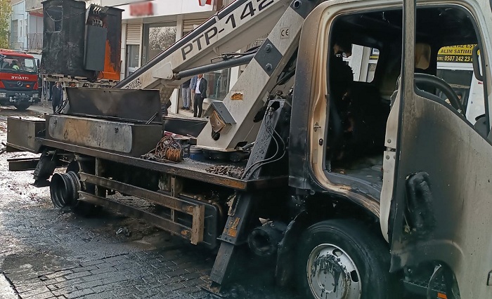 Ergani'de patlayan trafo DEDAŞ'a ait aracı yaktı