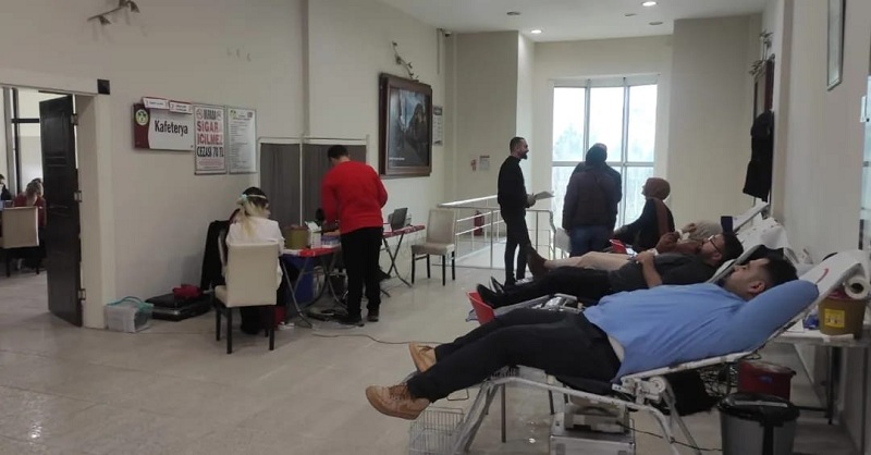 Bağlar Belediyesi personellerinden kan bağışı