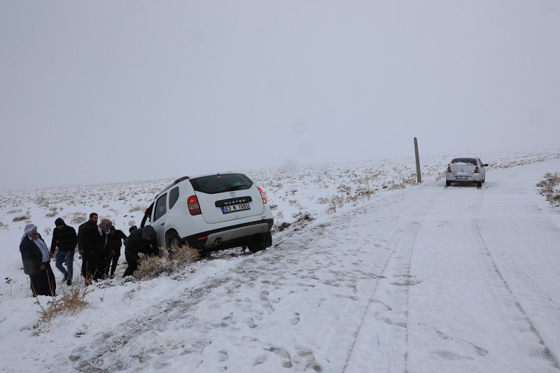Karacadağ'a mevsimin ilk karı yağdı