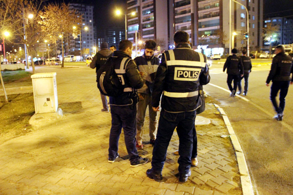 Diyarbakır'da uygulamada yakalanan 5 şüpheli tutuklandı