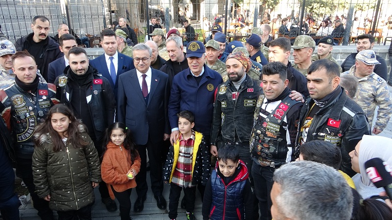 Milli Savunma Bakanı Akar Diyarbakır’da