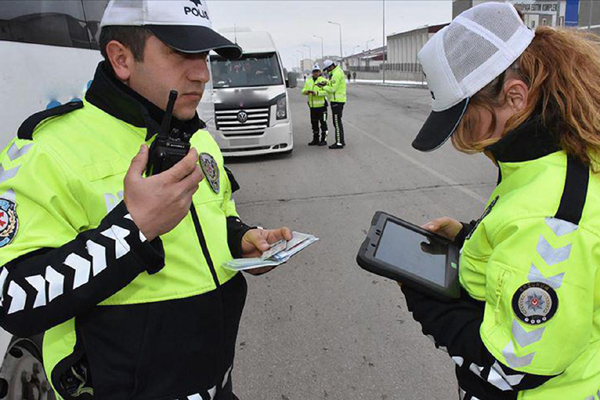 Diyarbakır’da hız yapan iki sürücüye para cezası