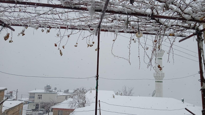 Diyarbakır’da yılın ilk karı her yeri beyaza bürüdü