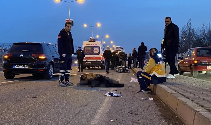 Diyarbakır'da otomobilin çarptığı motorlu kurye hayatını kaybetti